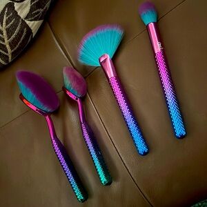 MODA prismatic set of 4 makeup brushes